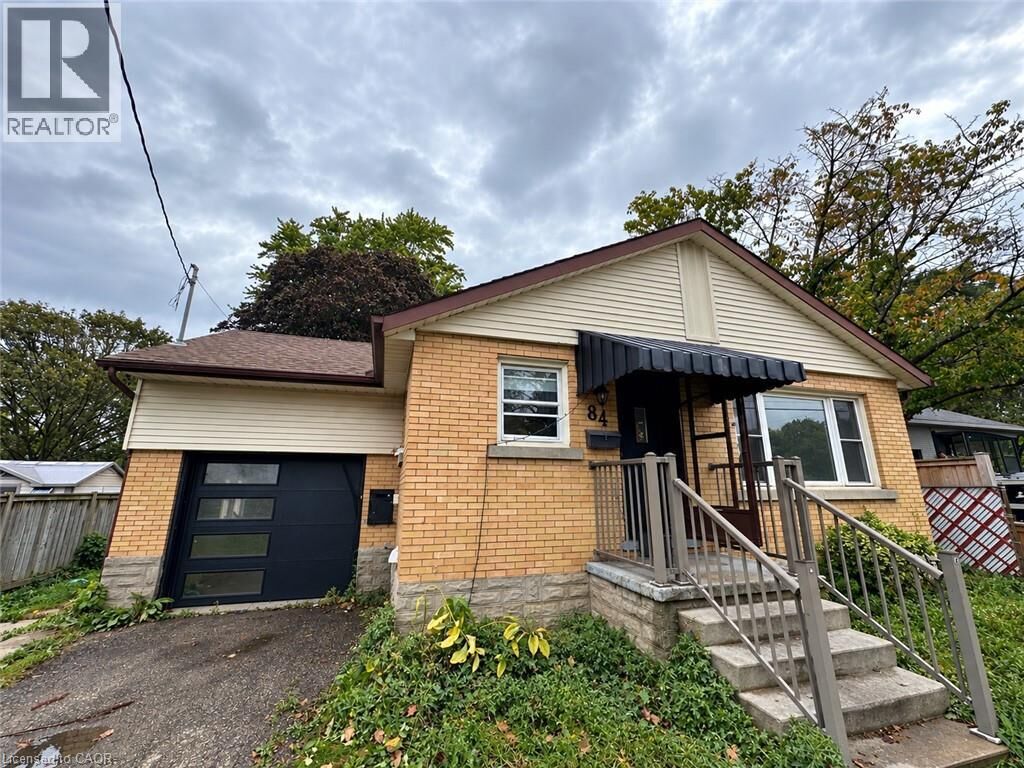 Property Photo:  84 Weber Street South  ON N2J 1Z9 