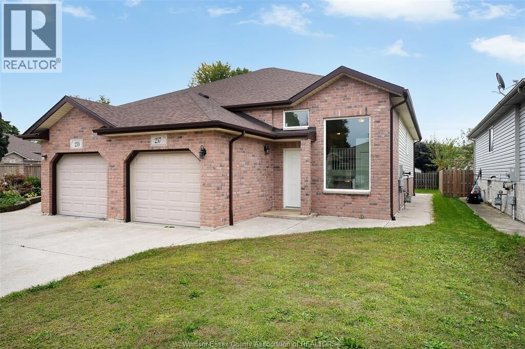 Property Photo:  257 Dieppe Crescent  ON N9Y 4E8 