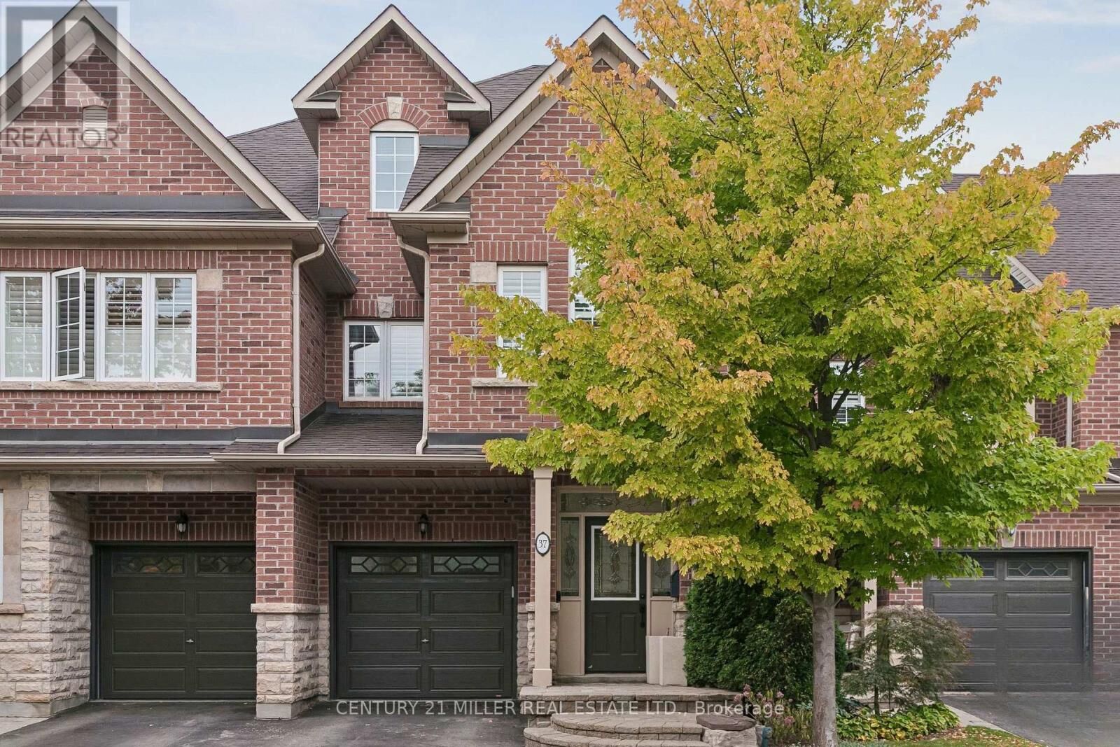 Property Photo: 300 Ravineview Way 37 ON L6H 7J1