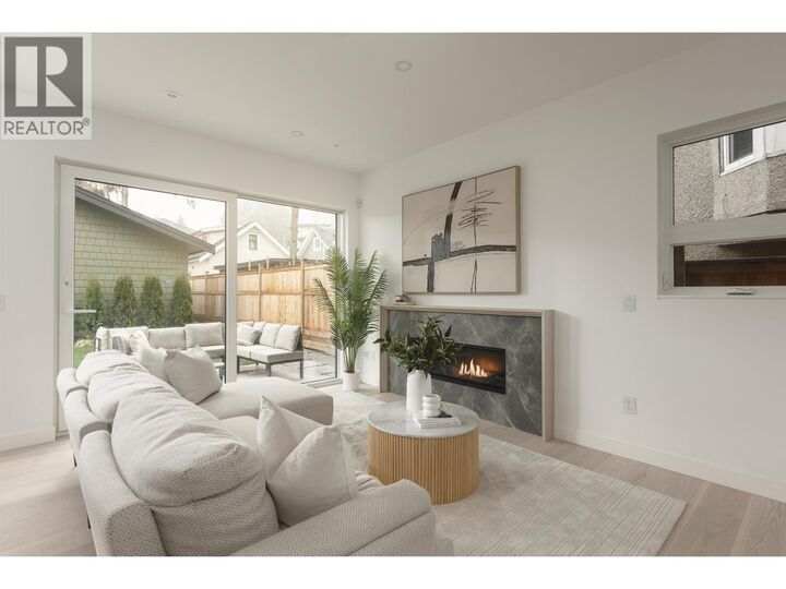 Property Photo: 2755 West 11th Avenue 2 BC V6K 2L8