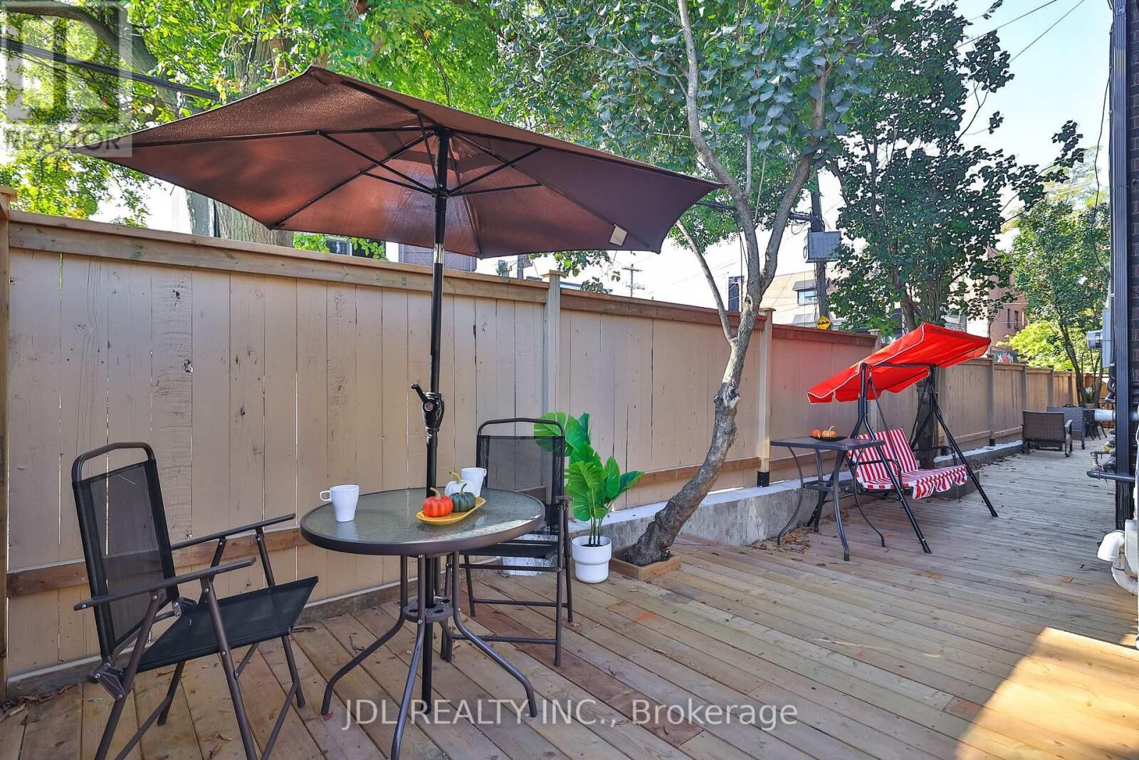 Property Photo: 5 Sorauren Avenue ON M6R 2C6