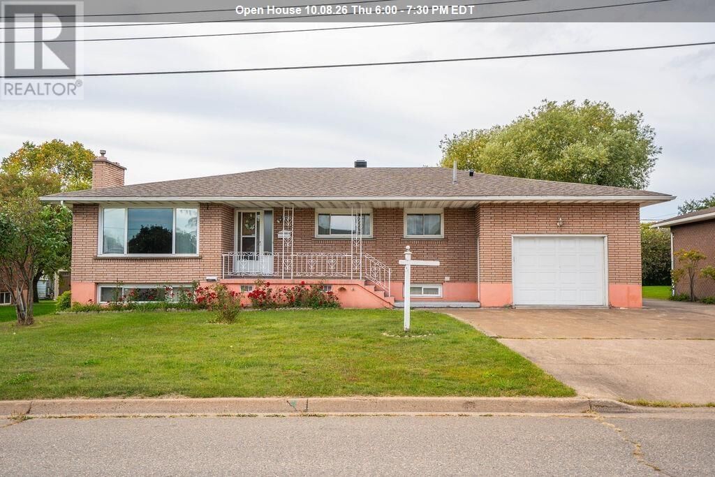 Property Photo:  285 Spadina Ave  ON P6C 5E1 