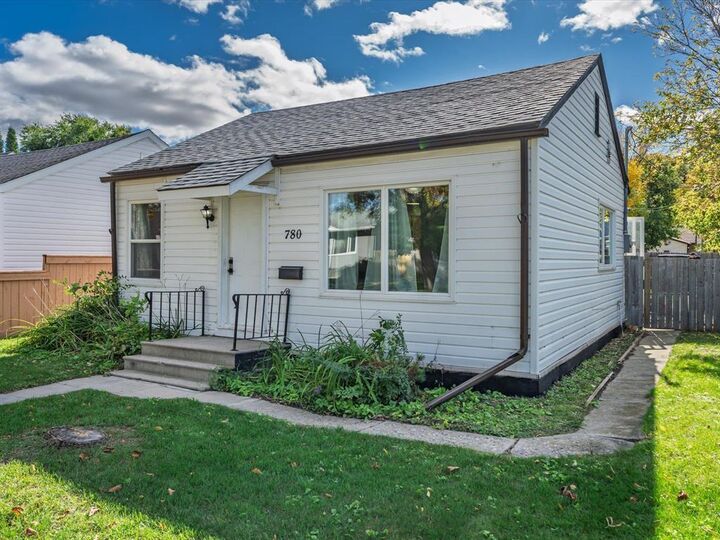 Property Photo: 780 Atlantic Avenue MB R2X 1L2