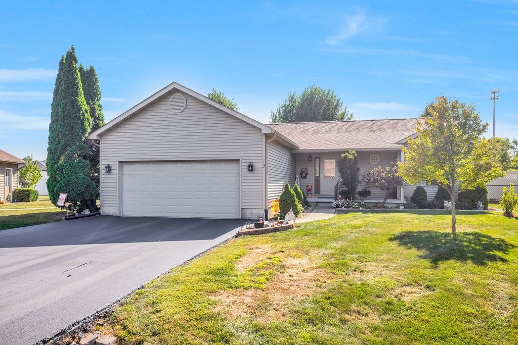 Property Photo:  19 Mockernut Street  IL 61914 