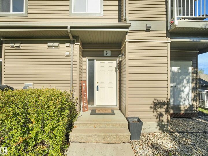 Property Photo: 30 Oak Vista Drive 24 AB T8N 3T1