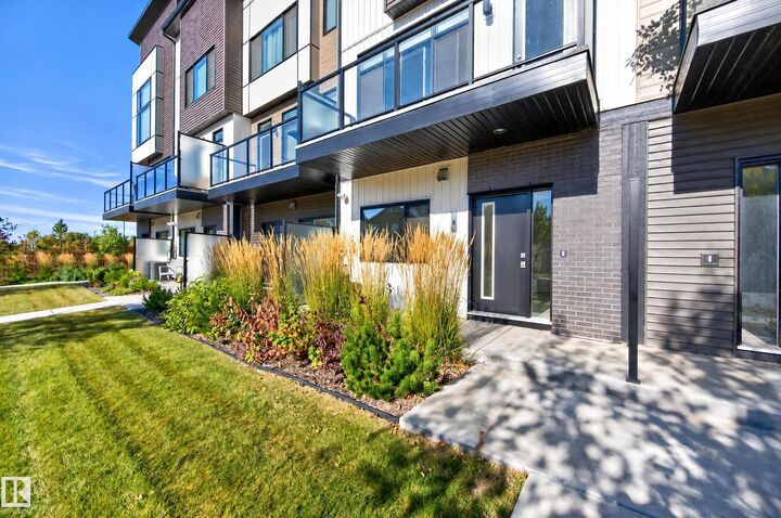 Property Photo:  50 Ebony Boulevard 8  AB T8H 2X4 