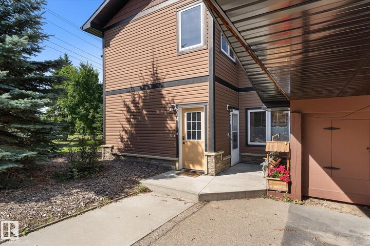 Property Photo:  804 Graybriar Green  AB T7Z 0G1 