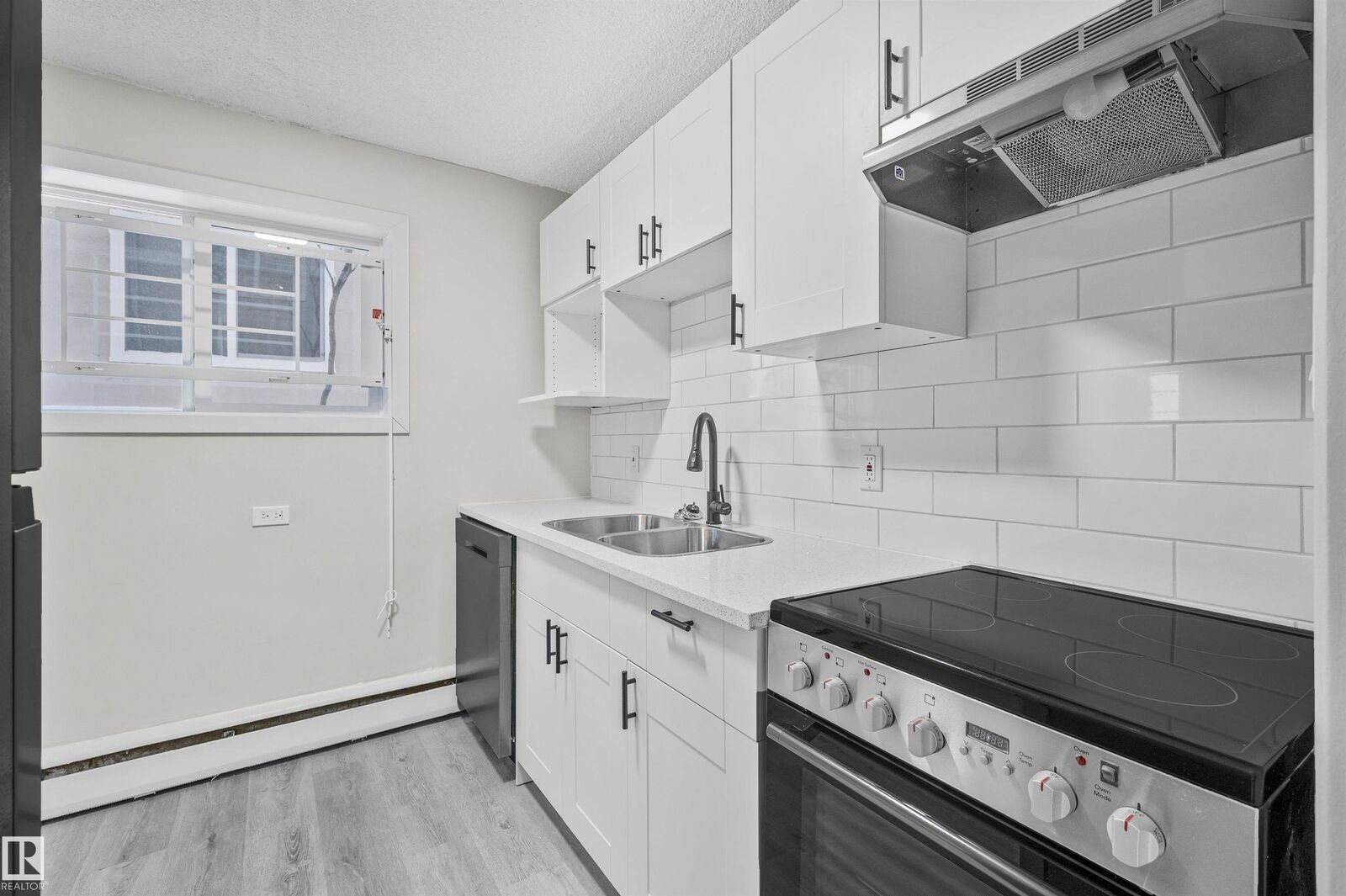 Property Photo:  10045 154 Street NW 1  AB T5P 2H1 