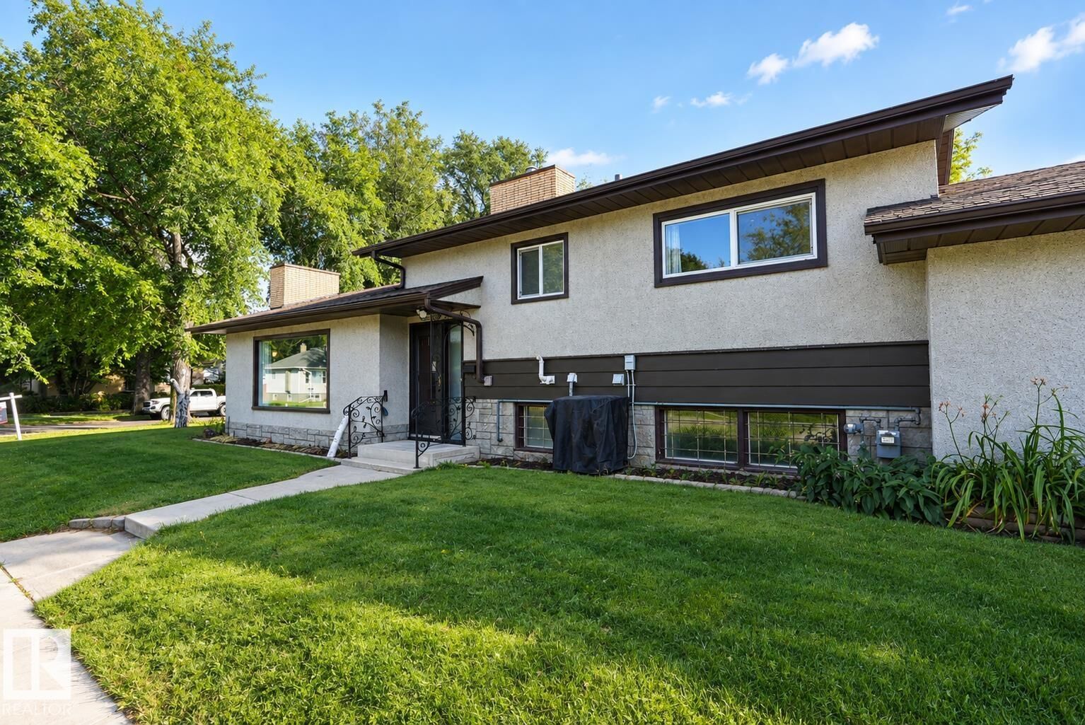 Property Photo:  5303 119 Avenue NW  AB T5W 1H8 