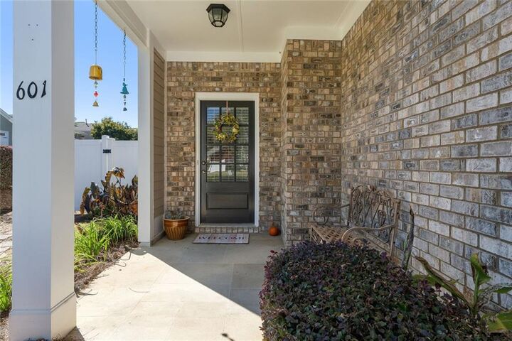 Property Photo:  601 Abbey Drive  GA 30188 