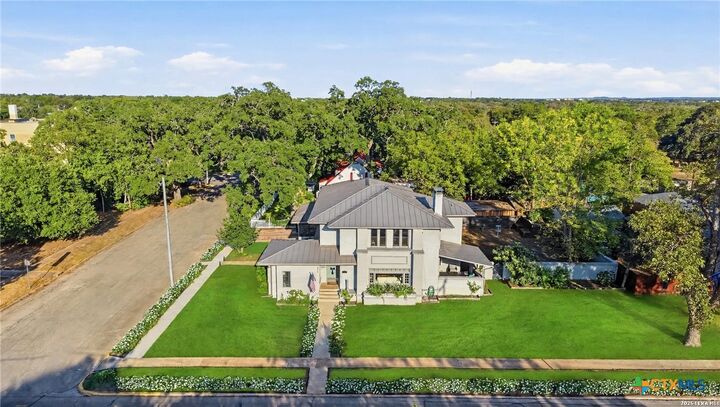 Property Photo:  503 S Austin Street  TX 78155 