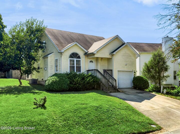 Property Photo:  8104 Hudson Ln  KY 40291 