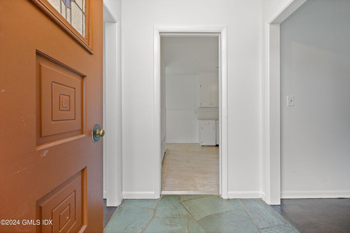 Property Photo:  12 Rockland Place  CT 06831 
