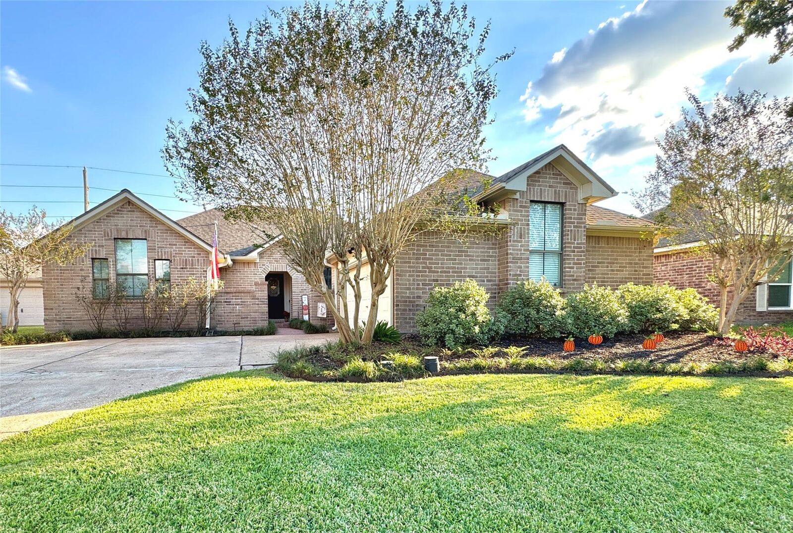 Property Photo: 614 Mistycreek Drive TX 77406