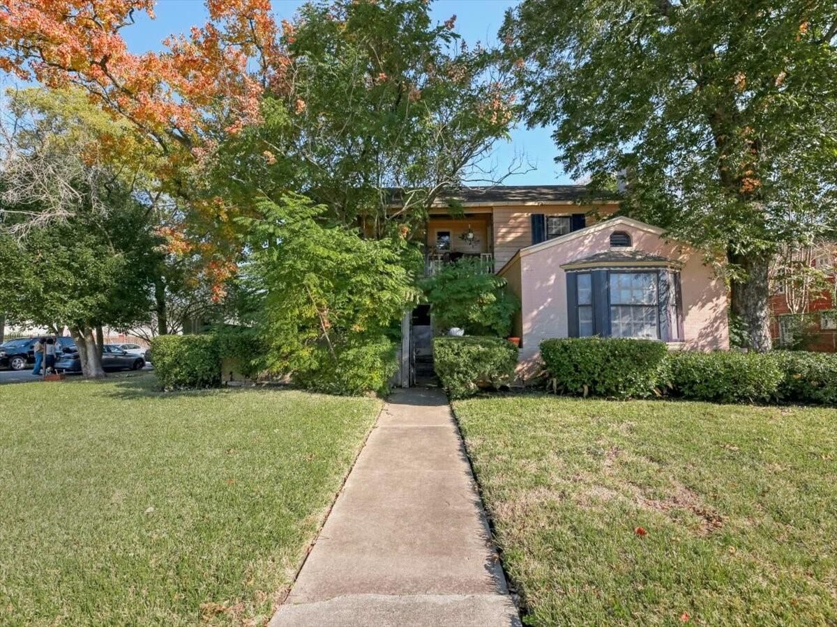 Property Photo:  2001 Binz Street  TX 77004 