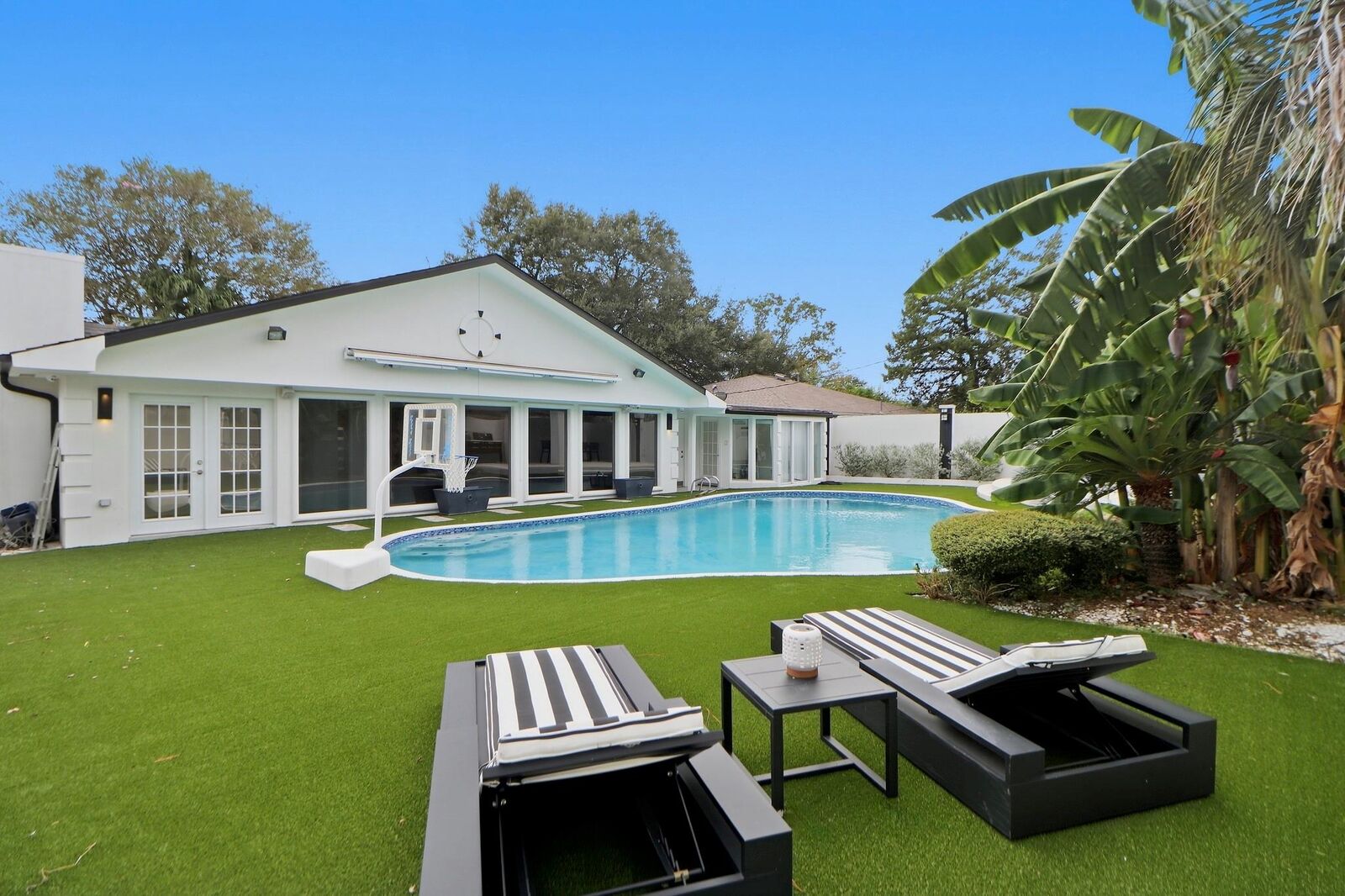 Property Photo: 5526 Kuldell Drive TX 77096