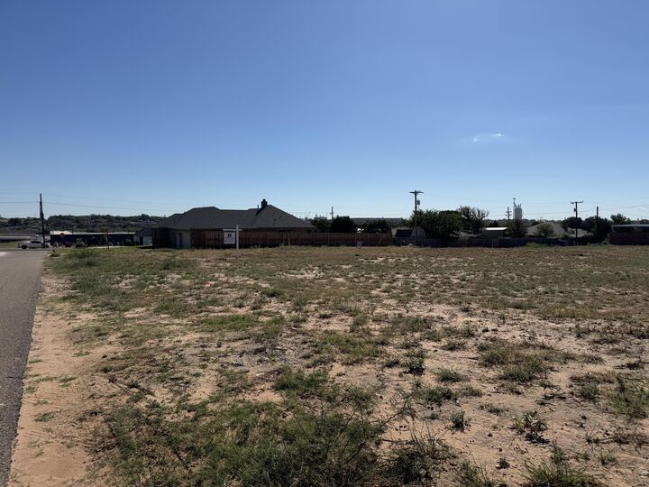 Property Photo: 2104 N Avenue G TX 79404