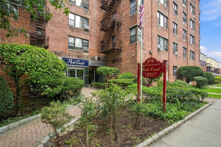 Property Photo:  575 Bronx River Road 5F  NY 10704 