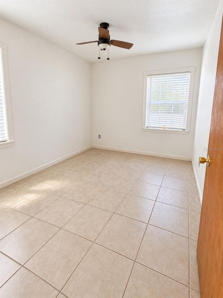 Property Photo:  907 NE 24th Street  FL 32641 