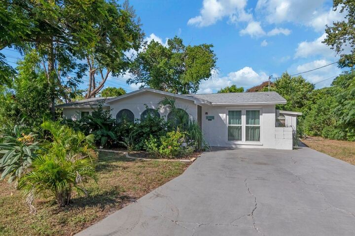 Property Photo: 11005 Harding Drive FL 34668