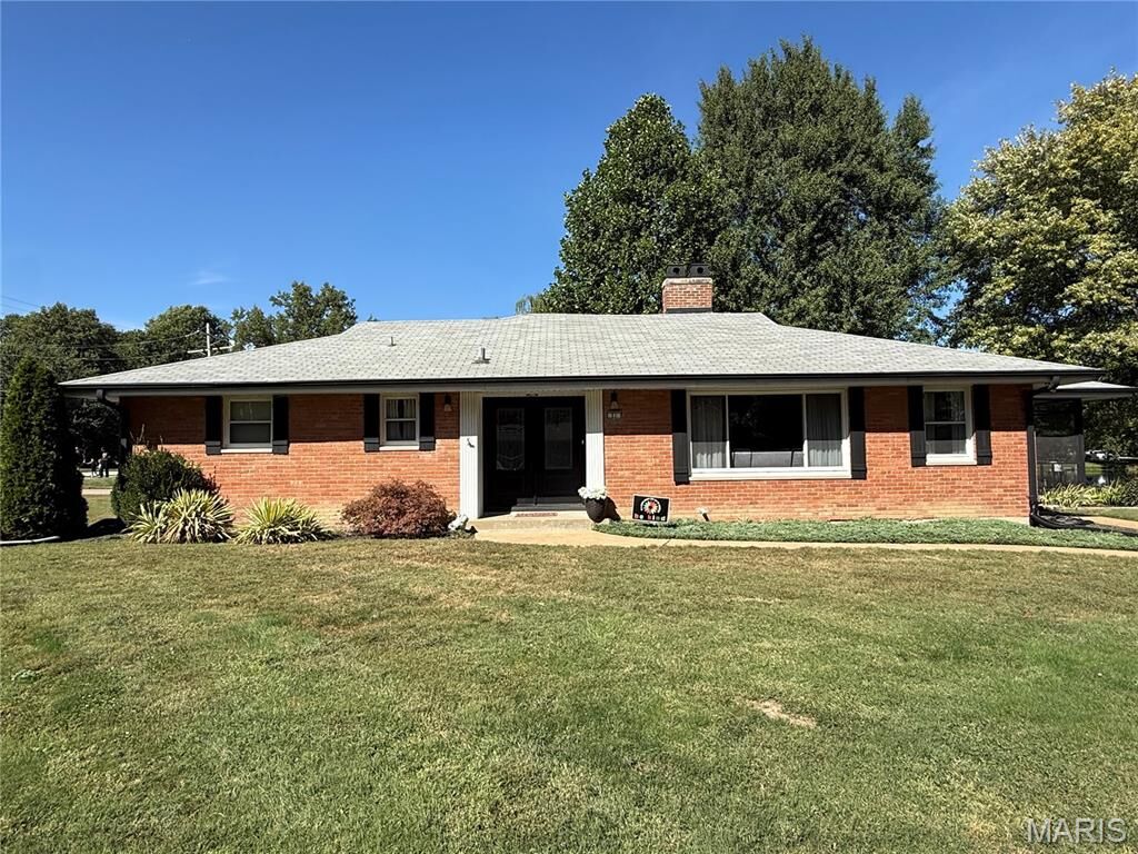 Property Photo: 31 Lakewood Court IL 62234