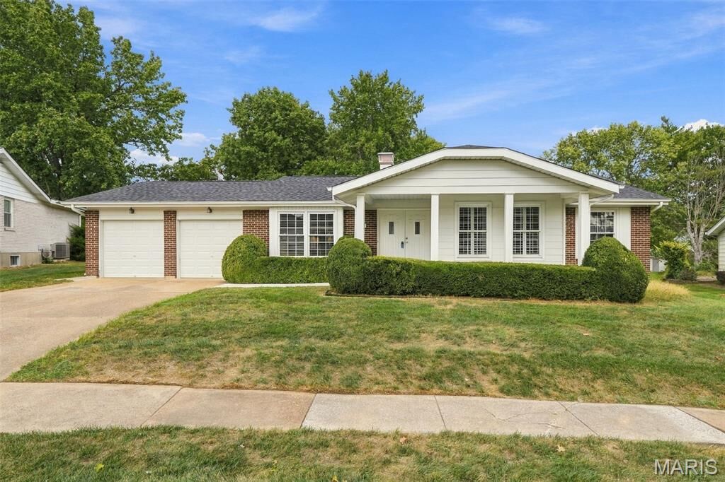 Property Photo:  1230 Luray Drive  MO 63017 