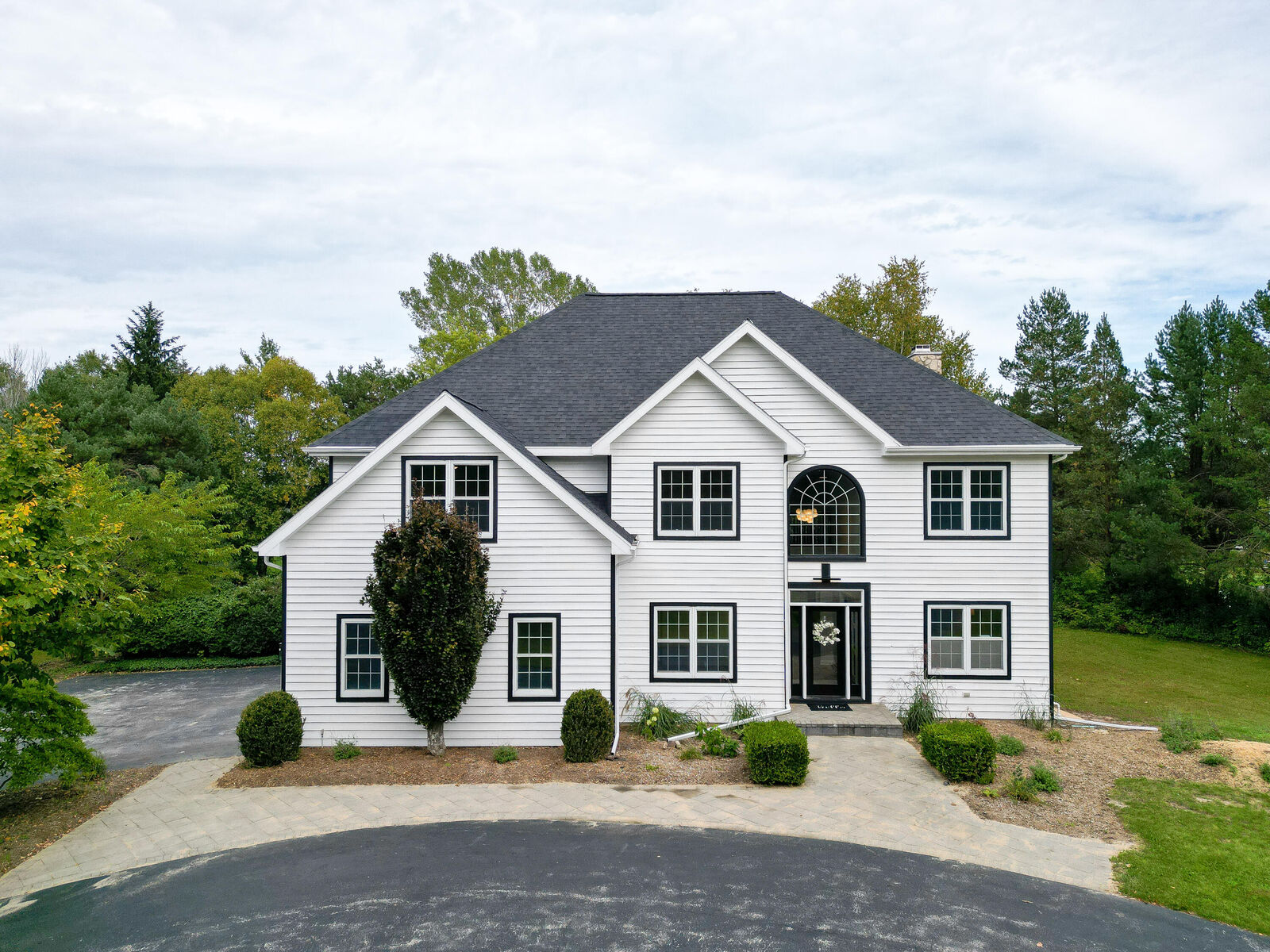 Property Photo: 3205 Limerick Ln WI 53083