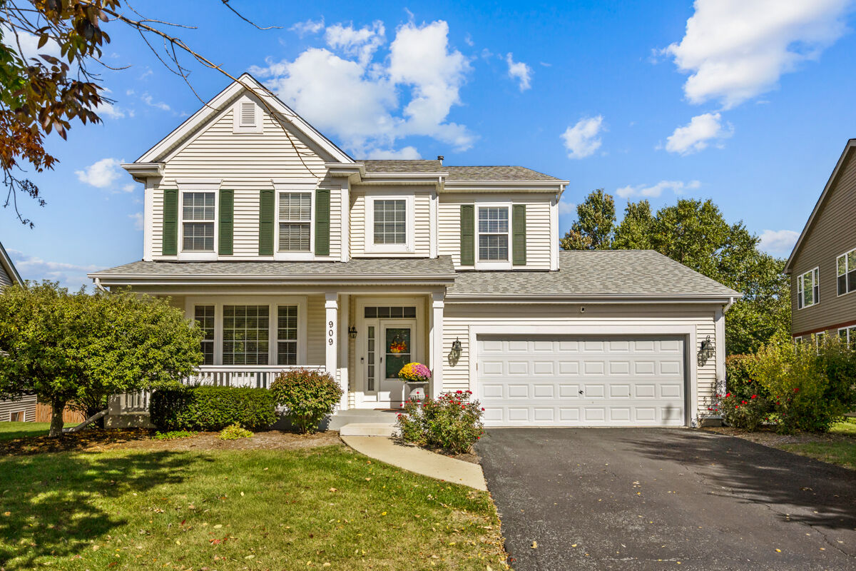 Property Photo: 909 Clover Ridge Lane IL 60143