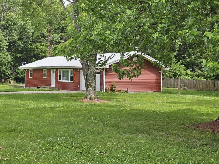 Property Photo:  111 W Hickory Street  IL 62814 