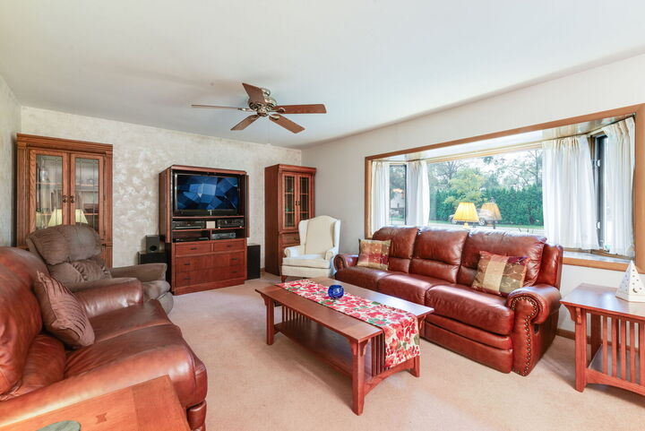 Property Photo: 209 N Richmond Avenue IL 60514