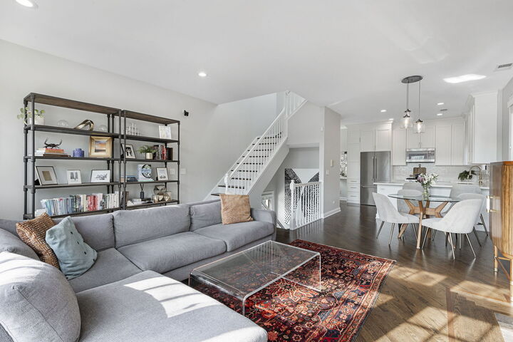Property Photo: 3634 N Fremont Street 4 IL 60613