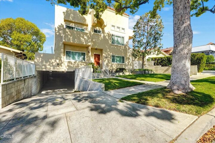 Property Photo: 719 E Tujunga D CA 91501
