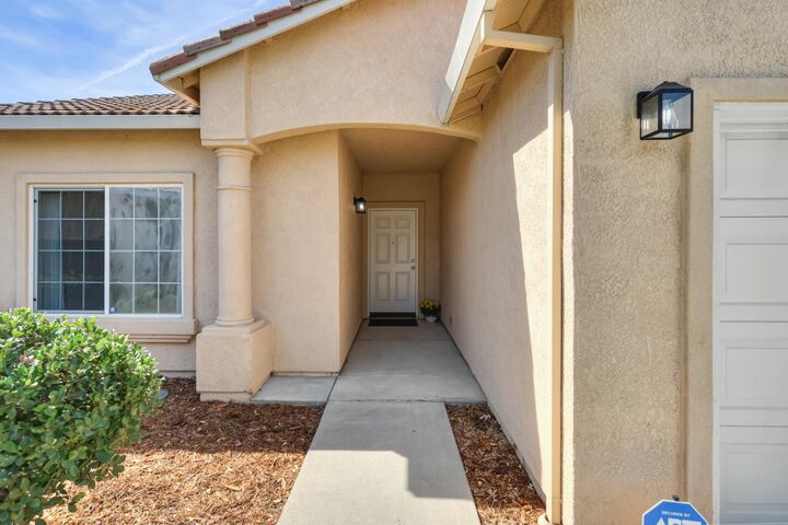 Property Photo: 41 Sausalito Court CA 95823