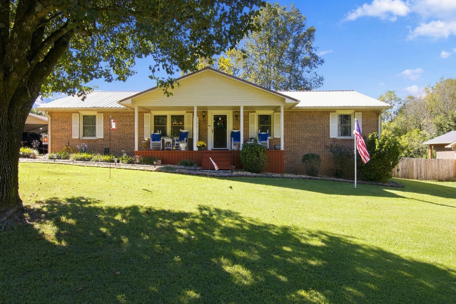 Property Photo:  304 McKinney St  TN 37330 