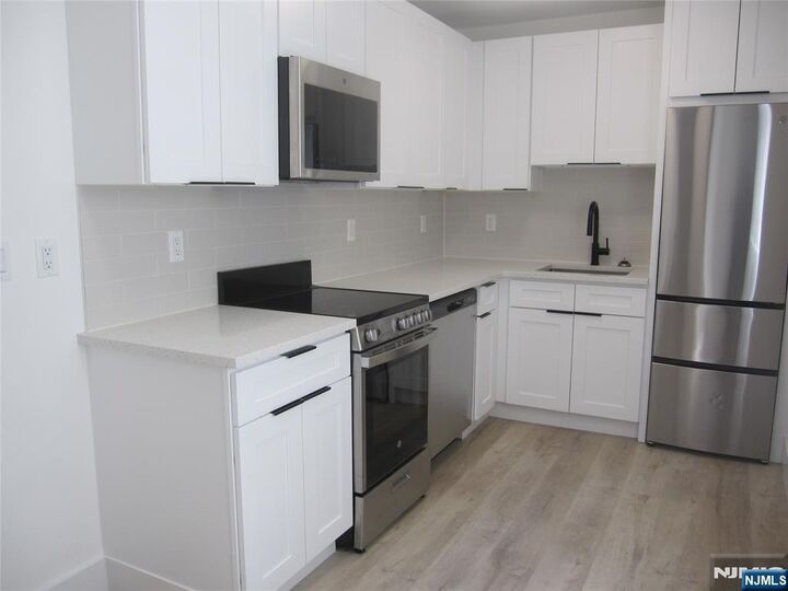 Property Photo:  119 1st Street 2A  NJ 07601 