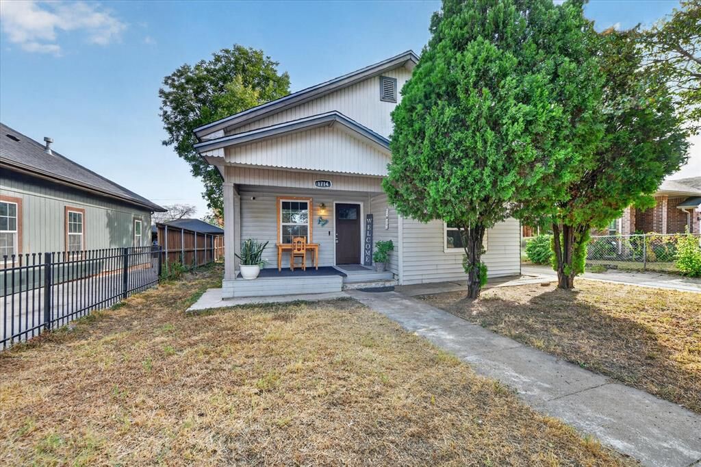 Property Photo:  1714 Bessie Street  TX 76104 