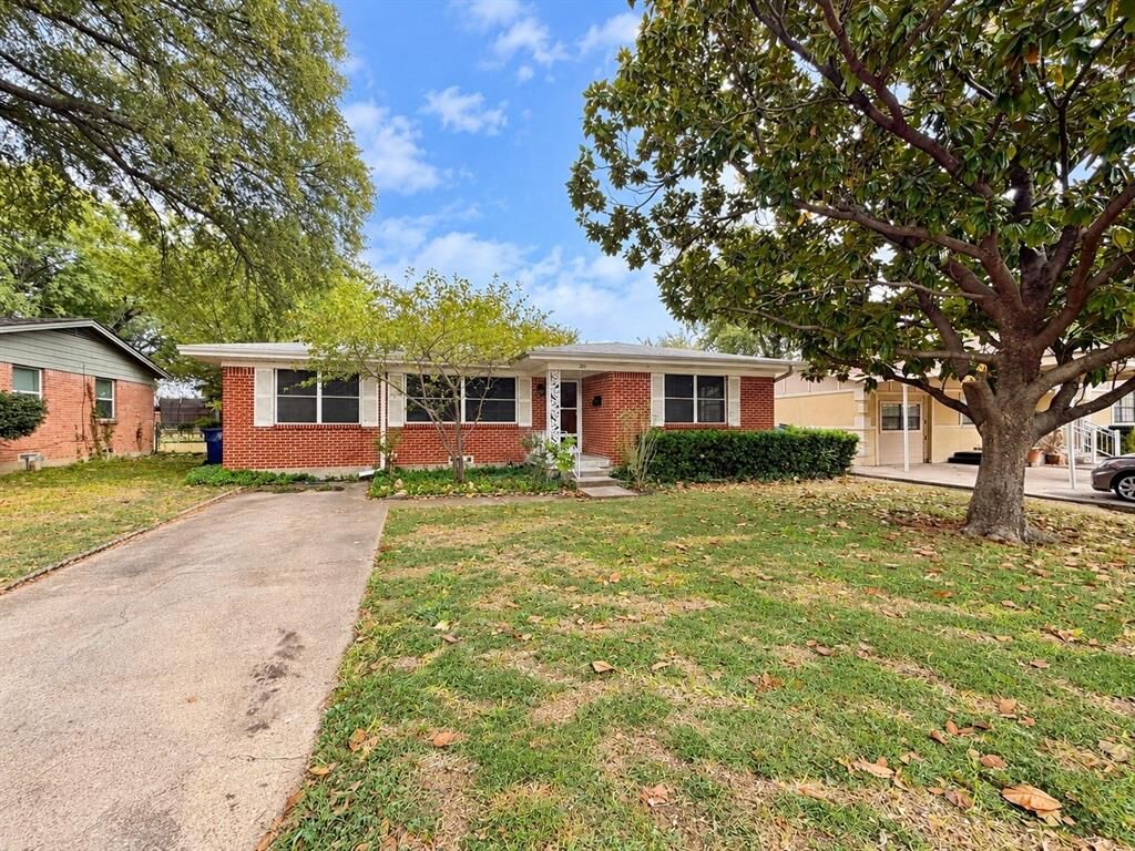 Property Photo:  231 Brazos Street  TX 75041 