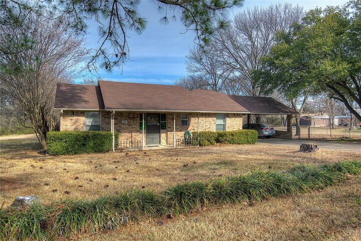 Property Photo: 204 Garrett Avenue TX 75472