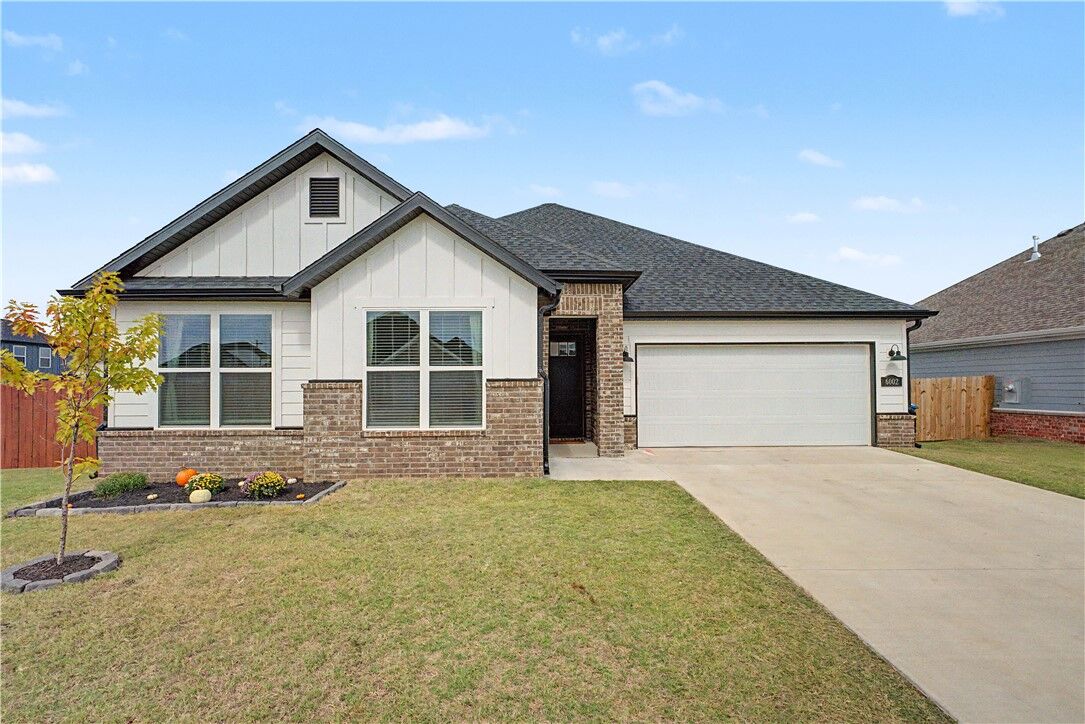 Property Photo:  6002 SW Desert Avenue  AR 72713 