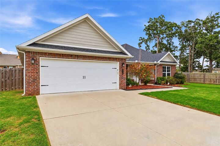 Property Photo:  900 Estes Drive  AR 72751 