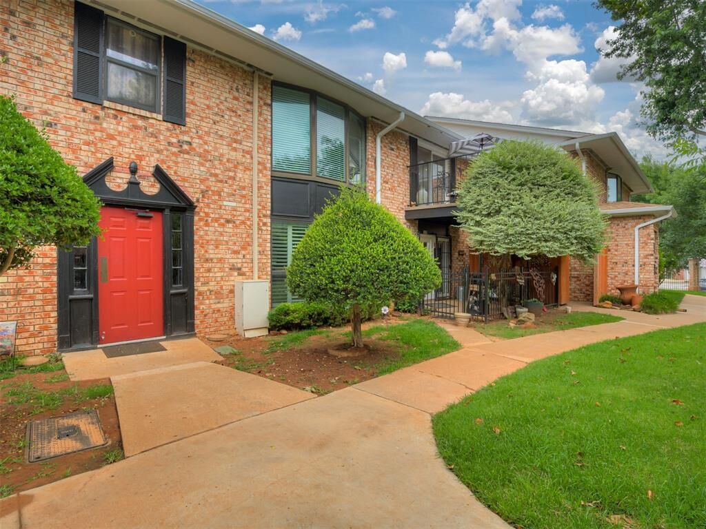 Property Photo:  2527 NW 62nd Street 219  OK 73112 