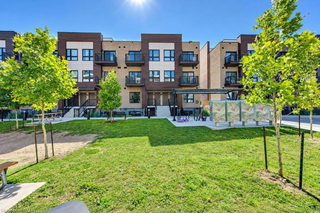Property Photo:  10 Palace Street D16  ON N2E 0J3 