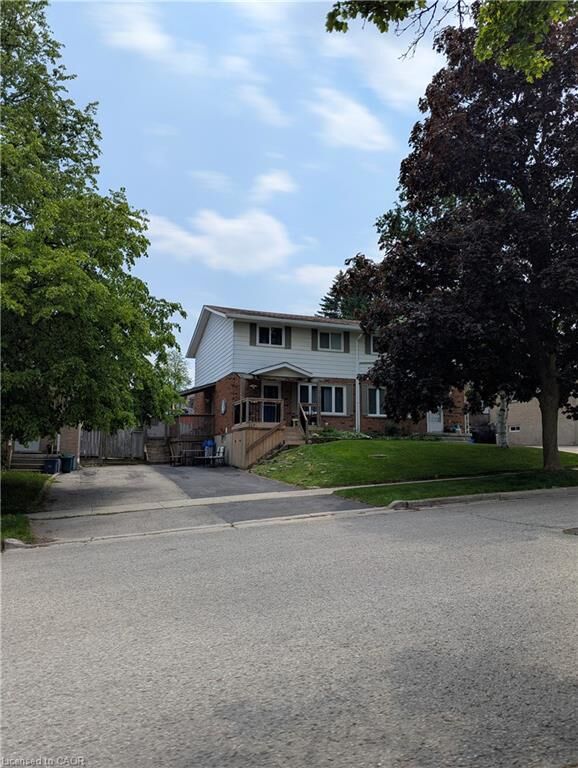 Property Photo:  117 Markwood Drive 2  ON N2M 2H3 