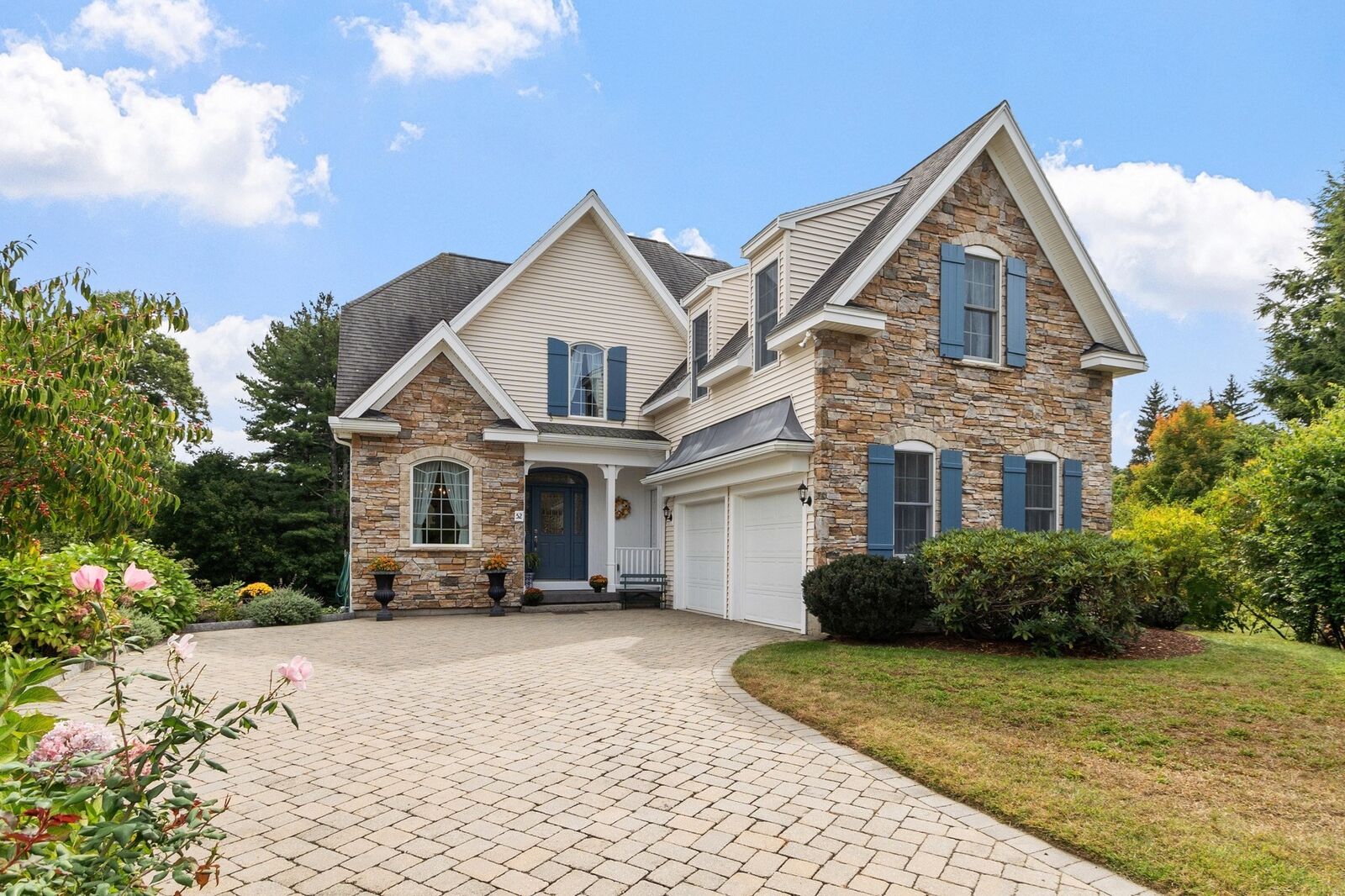 Property Photo:  52 High St  MA 01824 