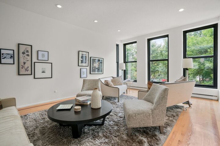Property Photo:  160 Commonwealth Avenue 218  MA 02116 