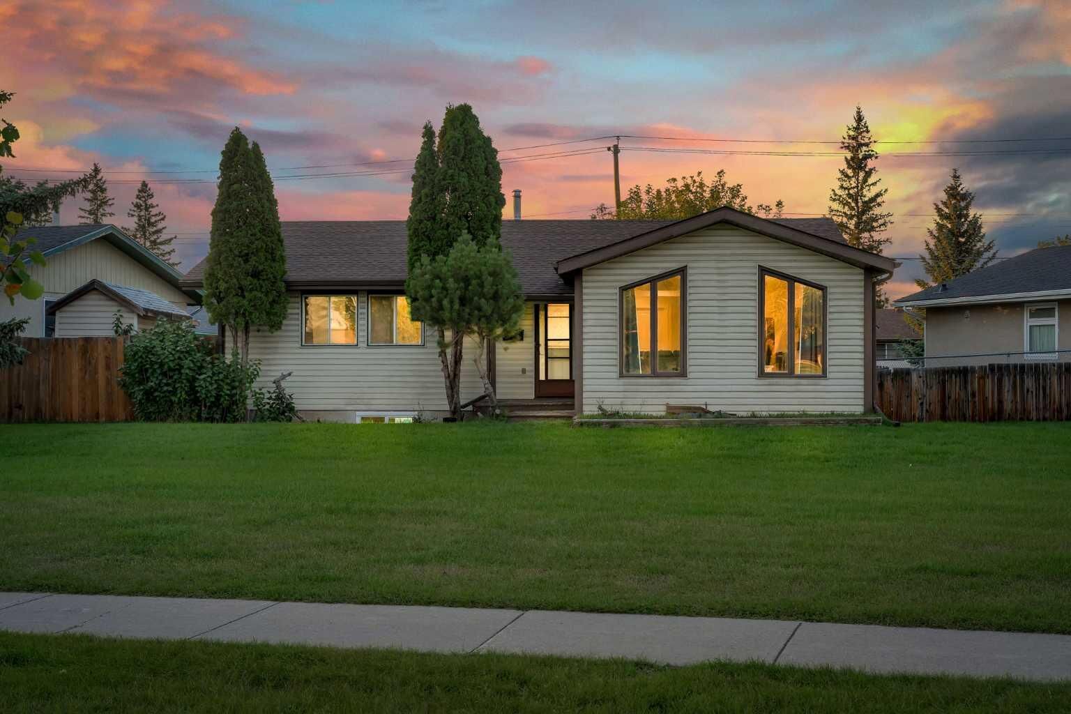 Property Photo:  6036 Memorial Drive NE  AB T2A 3W1 