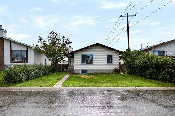 Photo de la propriété: 139 Falsby Road NE AB T3J 1B7