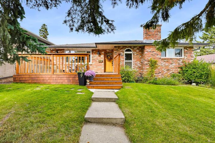 Property Photo:  716 Seymour Avenue SW  AB T2W 0N4 