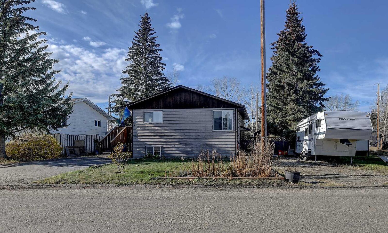 Property Photo:  10411 103 Avenue  AB T0H 2C0 