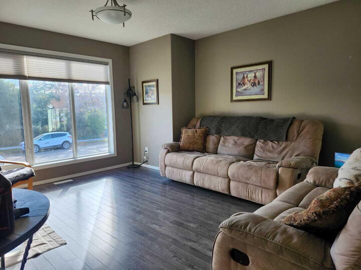 Property Photo:  89 Poplar Street  AB T0J 0Y1 